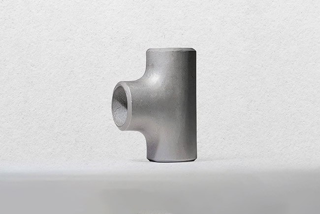 Stainless steel reducing tees connect pipes of different diameters, enabling smooth flow transitions in piping systems.